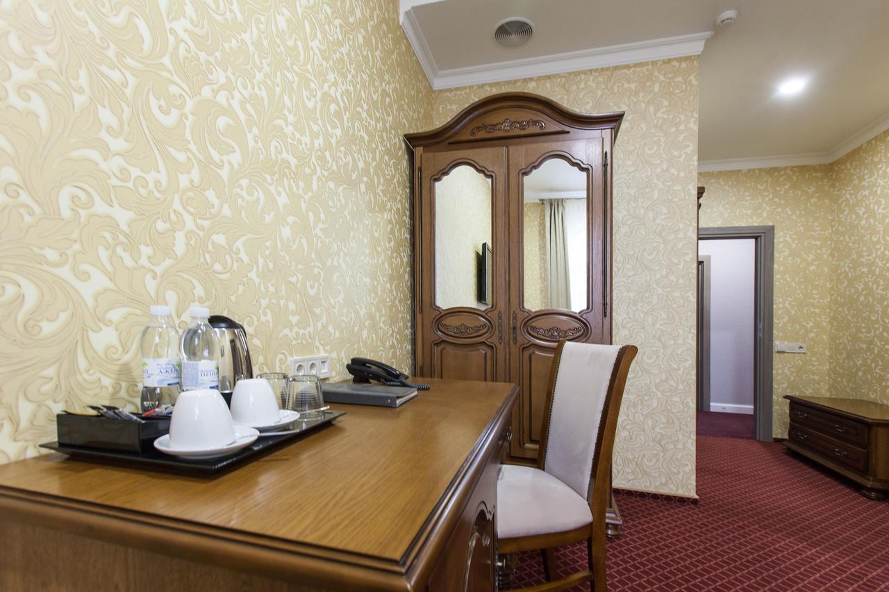 West Park Hotel Sofiivska Borshchahivka Экстерьер фото