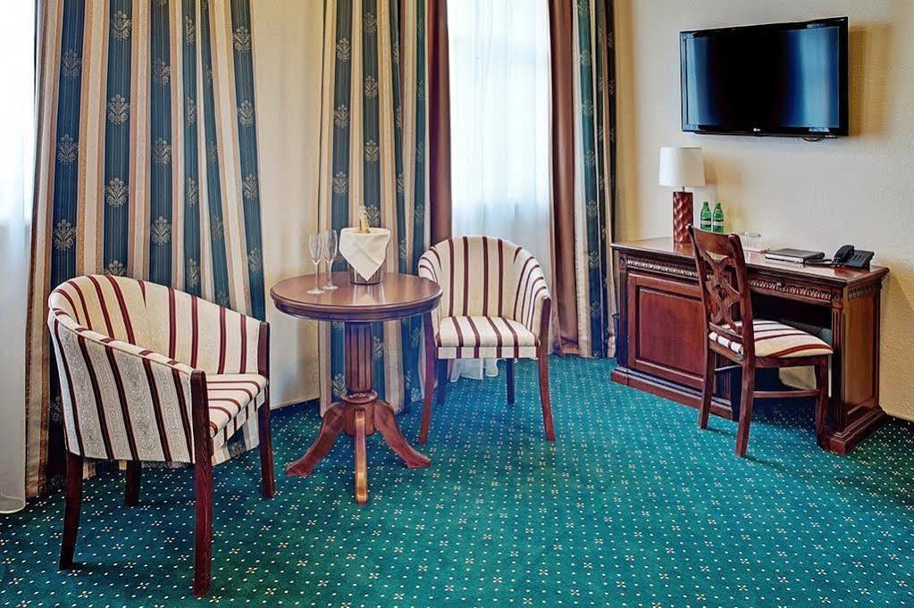 West Park Hotel Sofiivska Borshchahivka Экстерьер фото