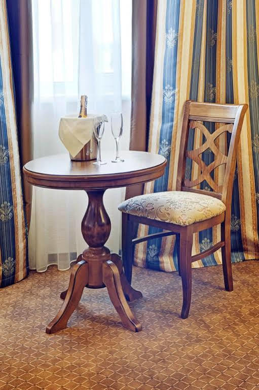 West Park Hotel Sofiivska Borshchahivka Экстерьер фото