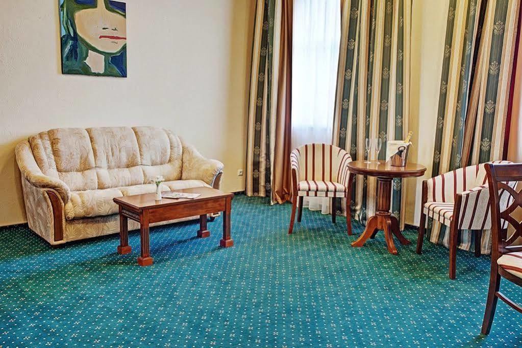 West Park Hotel Sofiivska Borshchahivka Экстерьер фото