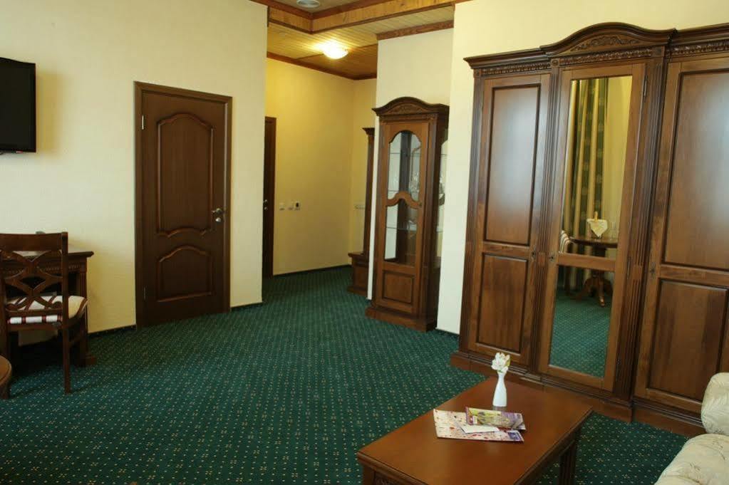 West Park Hotel Sofiivska Borshchahivka Экстерьер фото