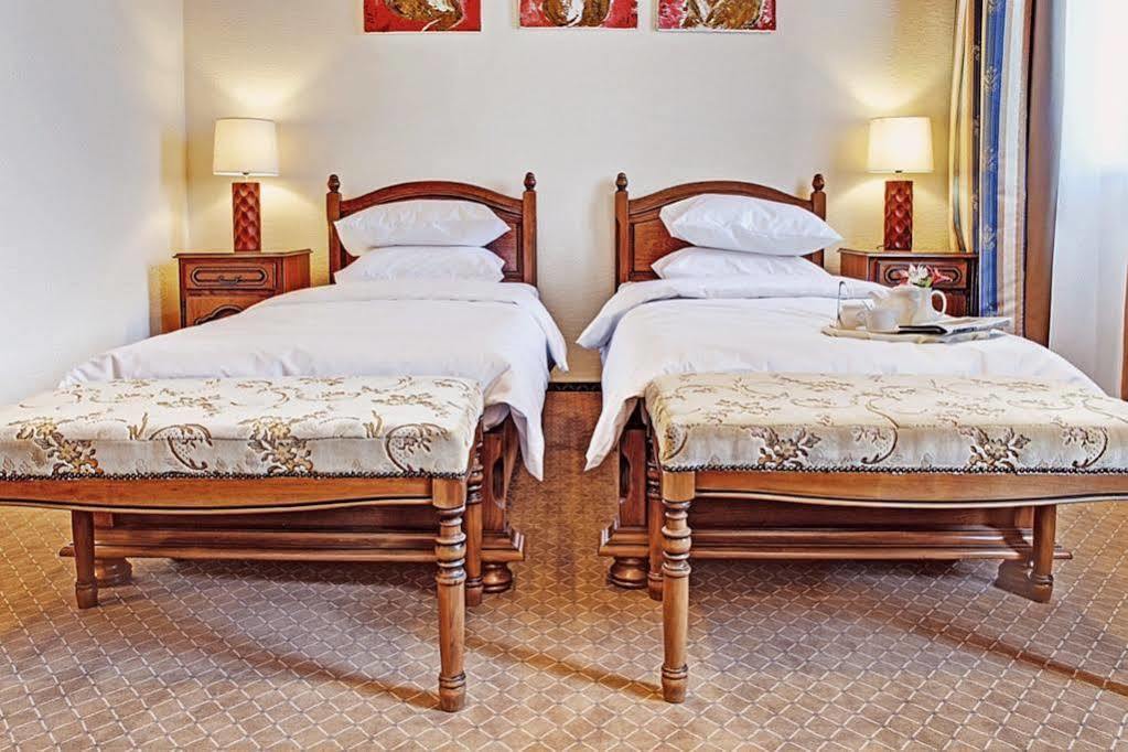 West Park Hotel Sofiivska Borshchahivka Экстерьер фото