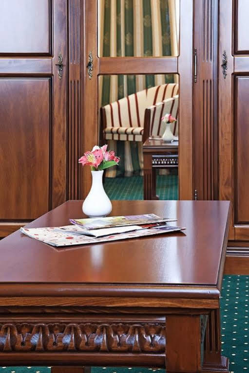 West Park Hotel Sofiivska Borshchahivka Экстерьер фото