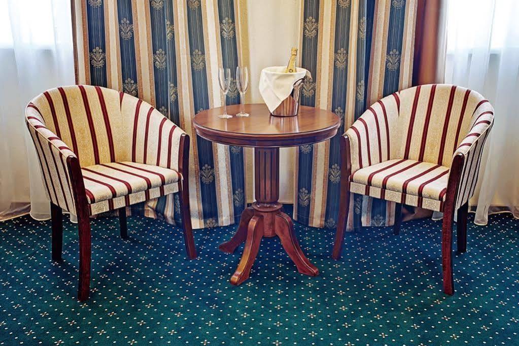 West Park Hotel Sofiivska Borshchahivka Экстерьер фото